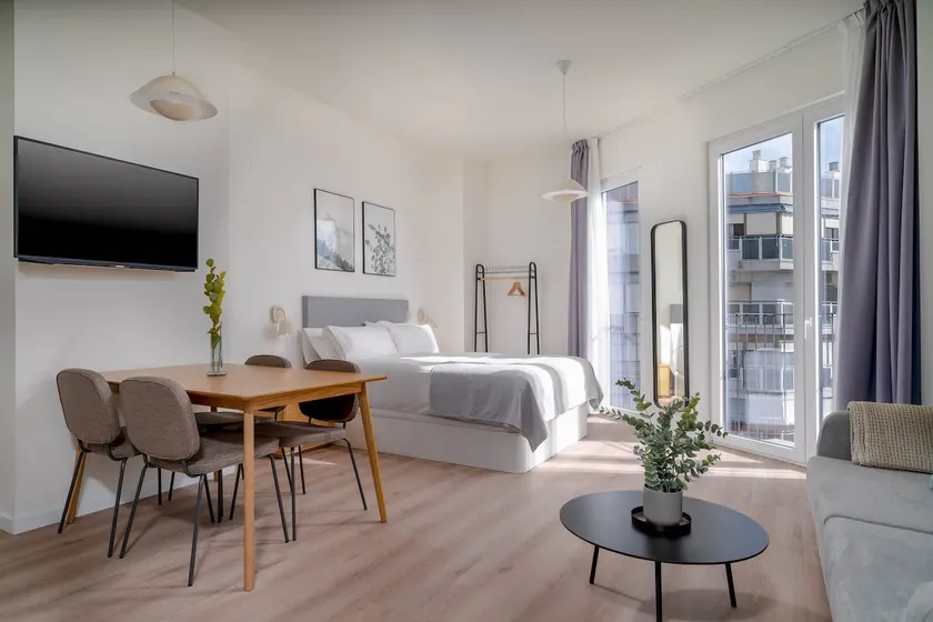 Limehome Valencia Carrer de Sant Jacint - Image 1