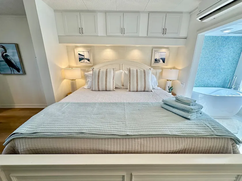 Waterway Luxury Suite - Image 1