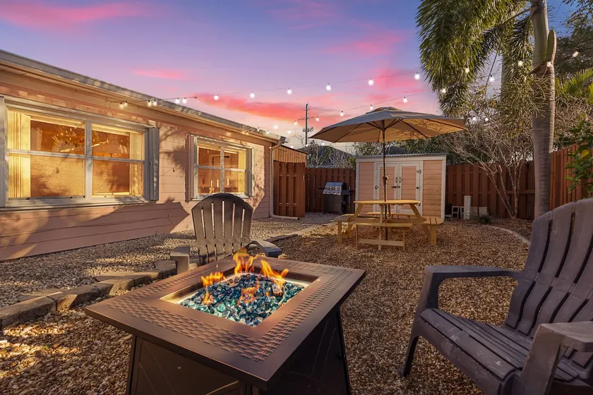 Coastal getaway near downtown - Image 1