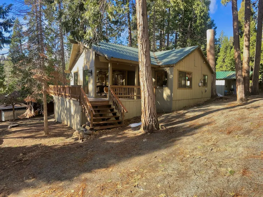 Cozy Cabin Retreat - Image 1