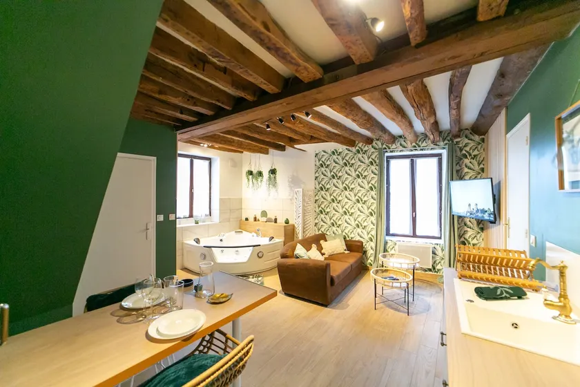 Relaxing Getaway | Balneo House | 5 min Station - Image 1