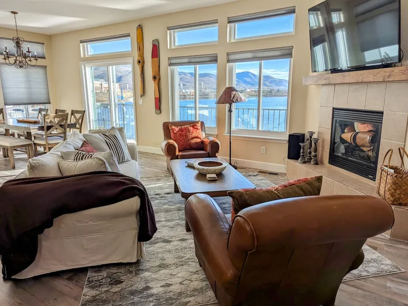 Serene Sierra Views. Lakefront Luxury. - Image 1
