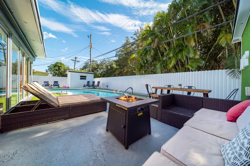 Luxe Villa | Heated Pool | 5BD 4BR| Aventura mall - Image 1
