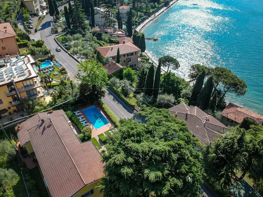 Residence Cedro – Swimming pool, lake view – Bi 35 - Image 1