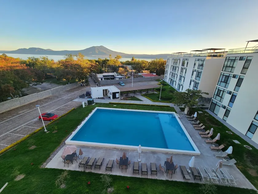 Depa Chante lake view / Pool / Roof top - Image 1