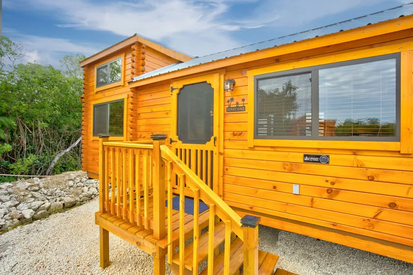 New Waterfront 2/1 Cabin With Loft at Bonefish Bay - Image 1