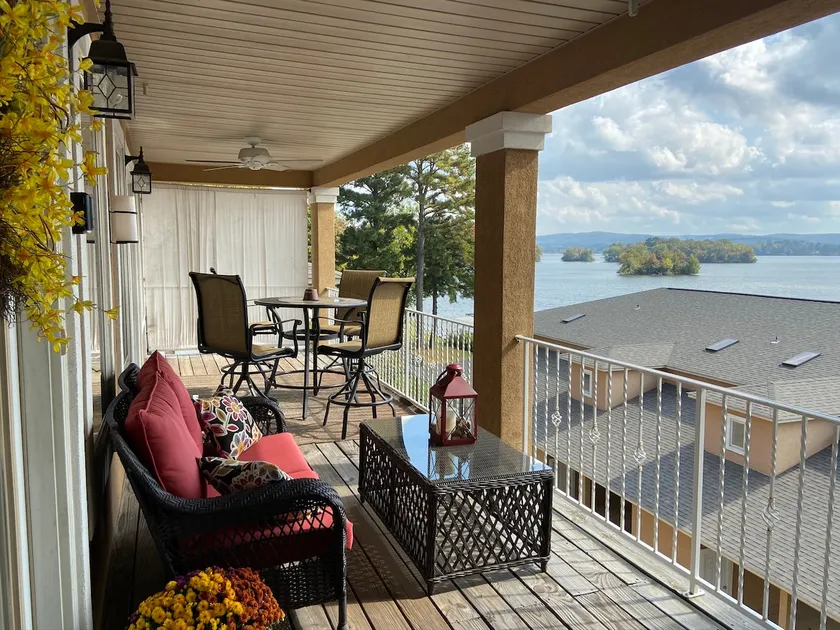 Relaxing Lake View Condo - Image 1