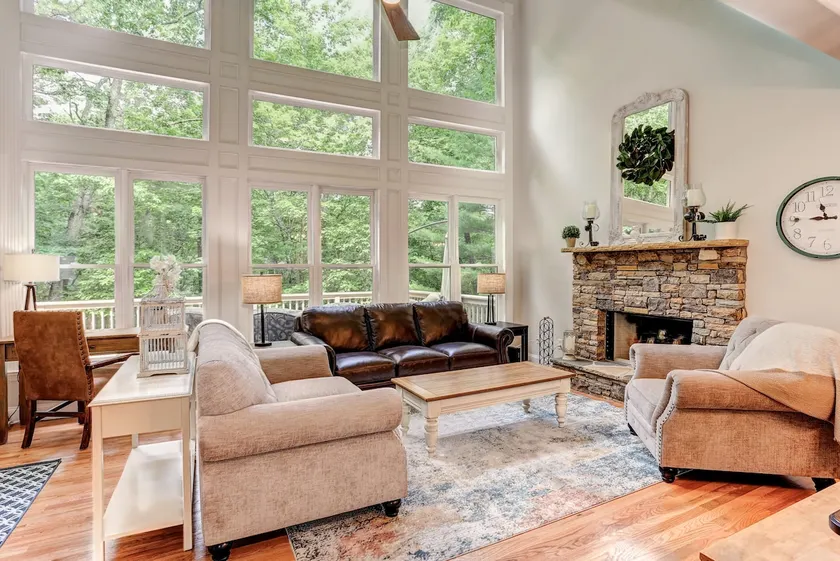 Relaxing Modern Cabin, View, HotTub & Pet Friendly - Image 1