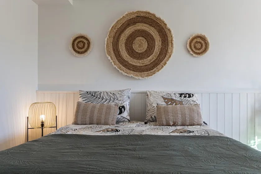 Cocoon near the lake - Image 1