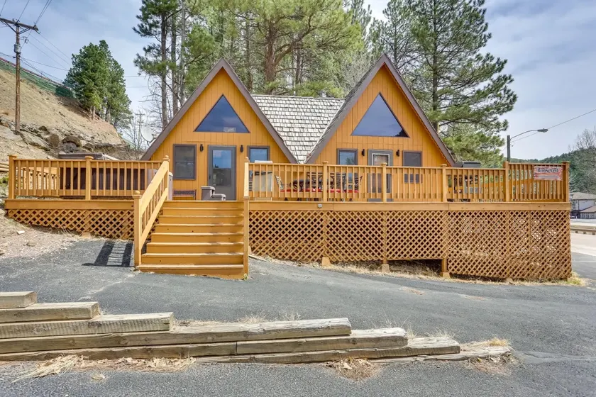 Cozy Keystone Cabin: Hot Tub, 3 Mi to Mt Rushmore! - Image 1