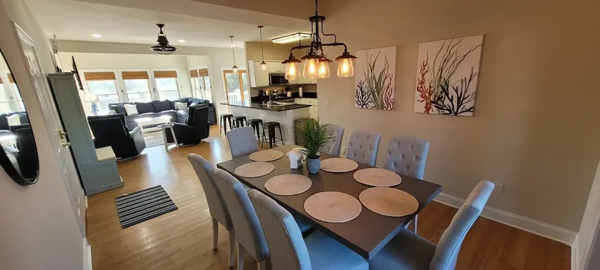 Stylish Waterfront/Marina Condo - Image 1