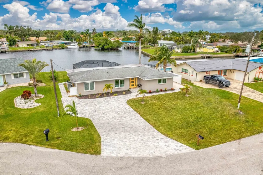 Riverside Retreat, ”Views to Live By”-Pool - Image 1