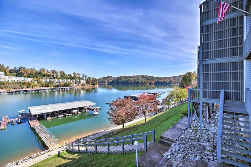 Deerfield Lakefront Condo/Boat Slip Included! - Image 1