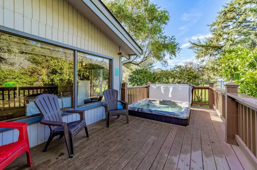 Quiet River front near Ocean WIFI/Hottub/Fire pit - Image 1
