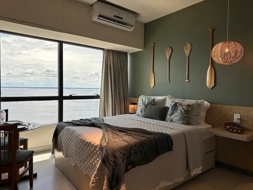 Luxury studio with stunning river view. - Image 1