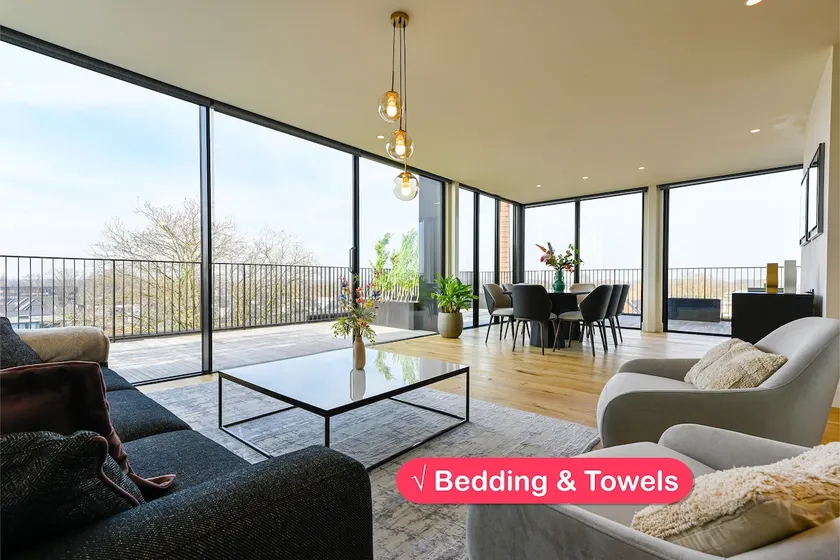 180* view, 3 bedrooms, 2 bathrooms + Balcony! - Image 1