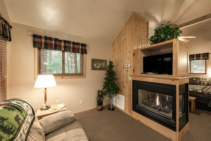 Shadow Mtn Lodge - Cabin 302 - Whirlpool-Fireplace - Image 1