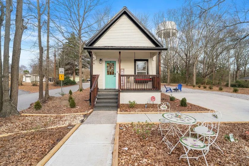 Mel-C's Cozy Cottage Downtown Monroe GA - Image 1