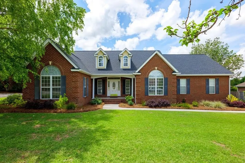 Arbor Run Oasis: Southern Charm & Modern Elegance - Image 1
