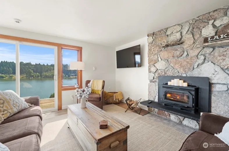 Get away on Long Lake - Image 1
