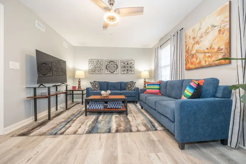 Duplex with fenced in backyard (pets welcome) - Image 1