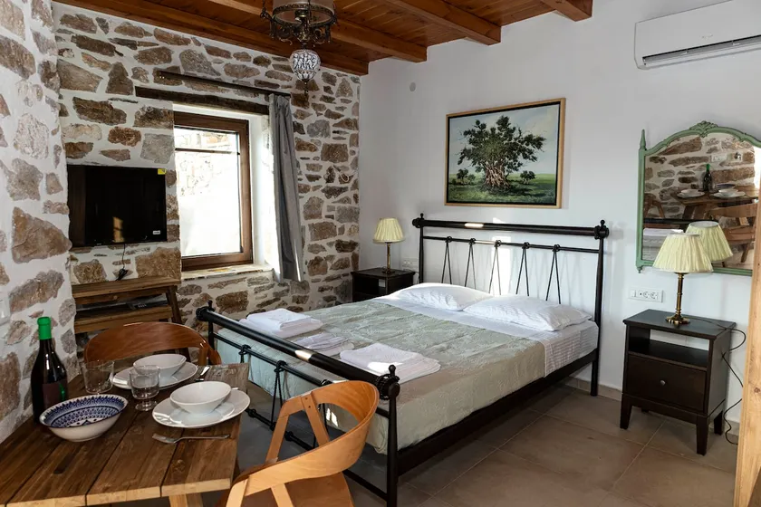 Annousa's Maestros Studio with patio & sea view - Image 1