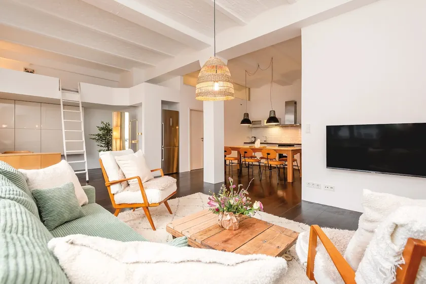 Quiet, Urban and Spacious Loft - Image 1