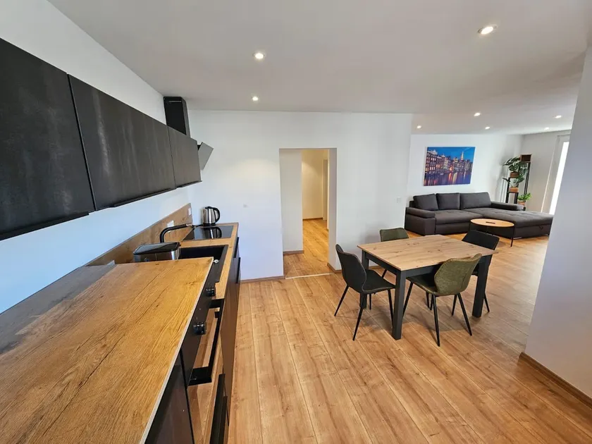 Apartment in a central location & balcony - Image 1
