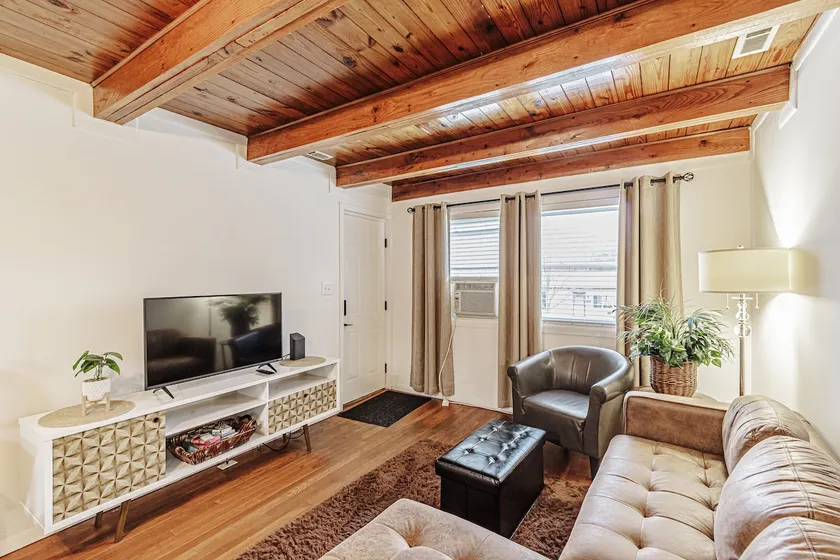 The Cozy Cottage 2 | 2BR / 1Bath + Full Kitchen | - Image 1