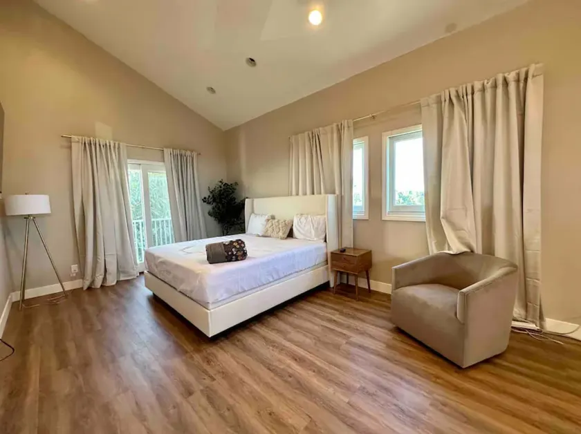 Beautiful Elegant Spacious Home - Image 1