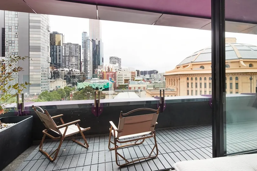 Urban Artistry Loft - A Haven Above the Bustle - Image 1