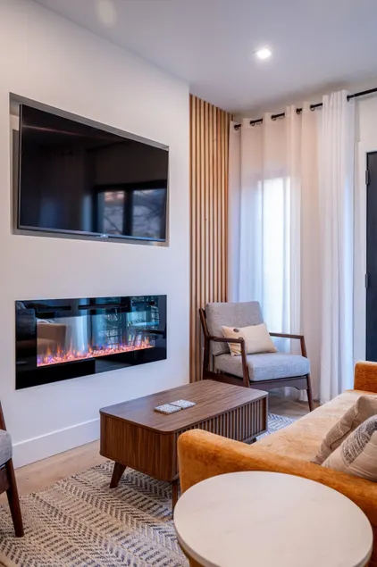 Luxury, downtown apt w/ balcony close to skiing - Image 1