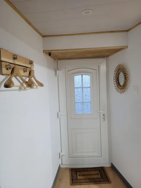 Fully renovated apartment - Image 1