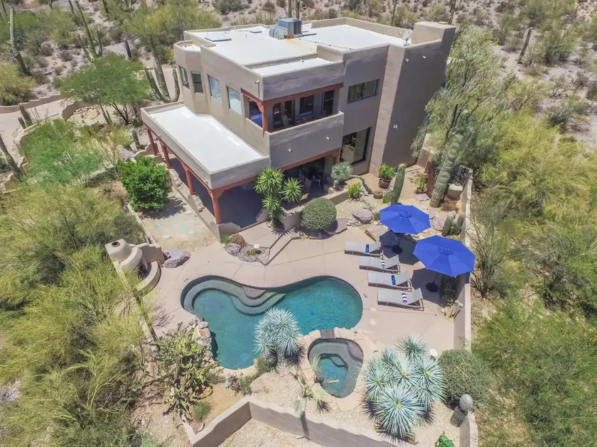 Fabulous Luxury Home Quiet 2 ac - Image 1
