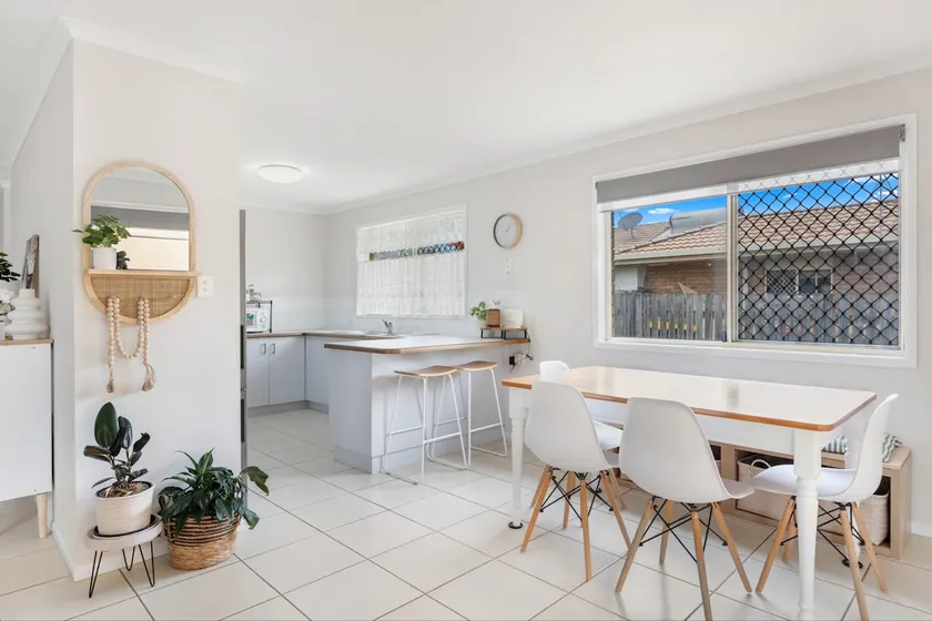 Bay Breeze - Easygoing Beachside Living for Families - Image 1