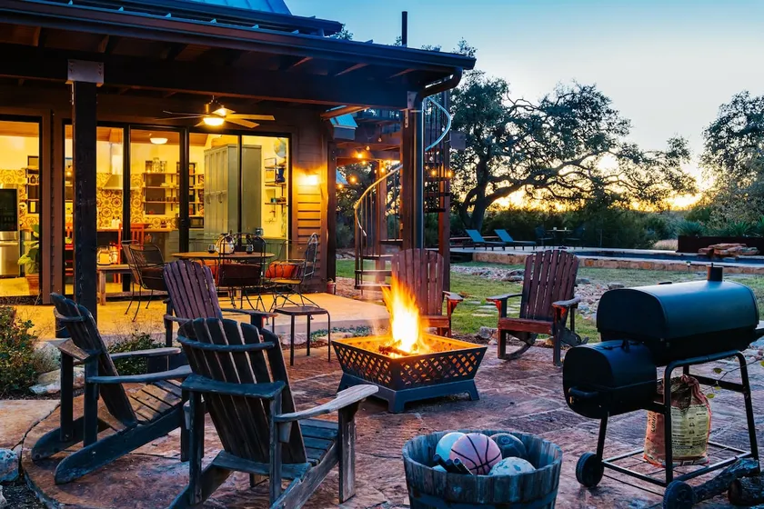 Pool, Fire Pit, Ping Pong, Stunning 5-Acre Retreat - Image 1