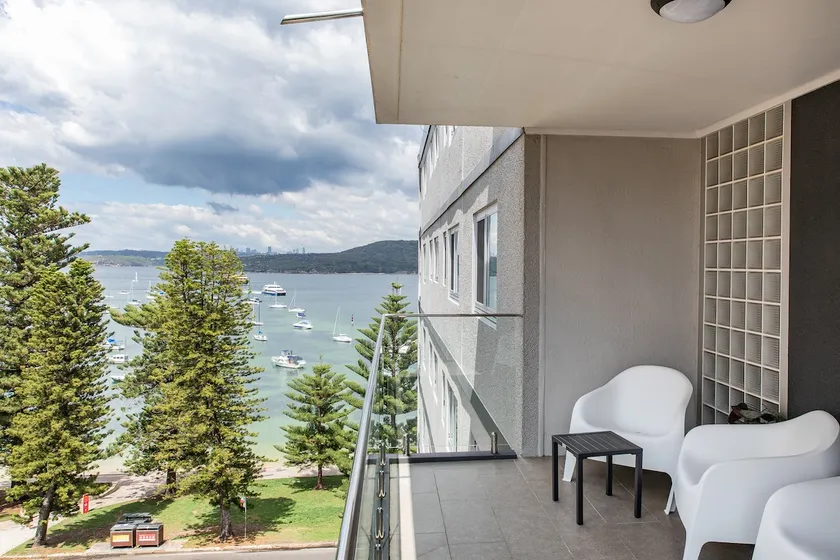 Manly Beachfront Apartment - Image 1