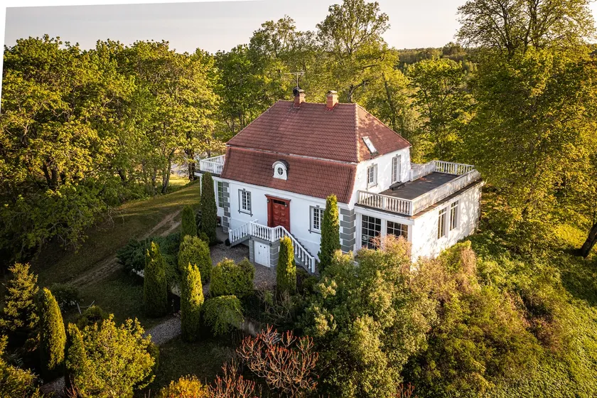 Vainižu Manor - Image 1