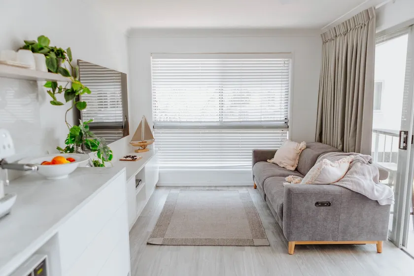 Seacove Resort Apartment - Chic Beachside Retreat - Image 1