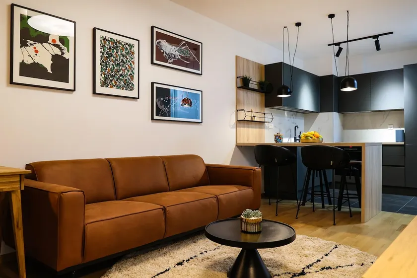 Luxury Infusion by HOME Apartments - Free Parking - Image 1