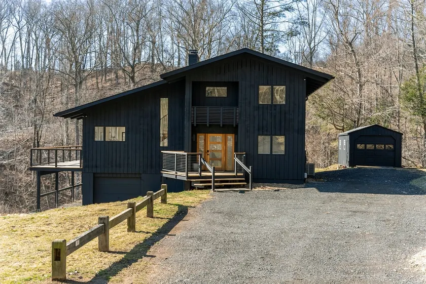 CT River Retreat - Modern Home with CT River Views - Image 1