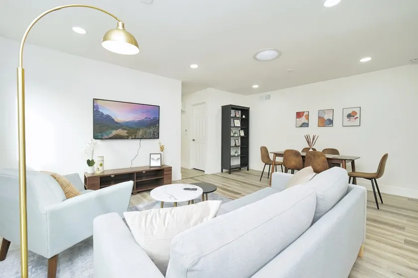 MolivuHomes 2BR: King Bed, Backyard, Pet-friendly - Image 1