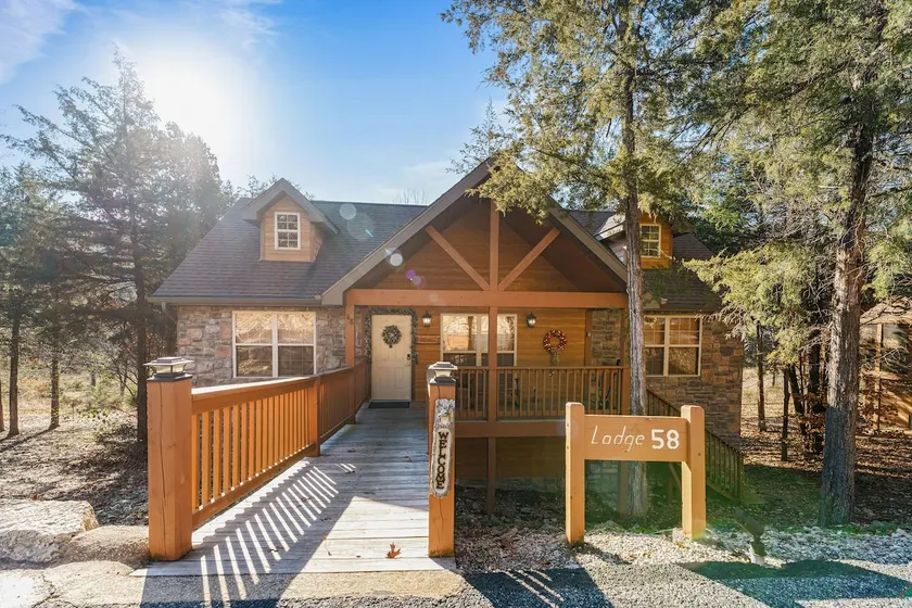 Screened Deck: Cozy Branson West Cabin! - Image 1