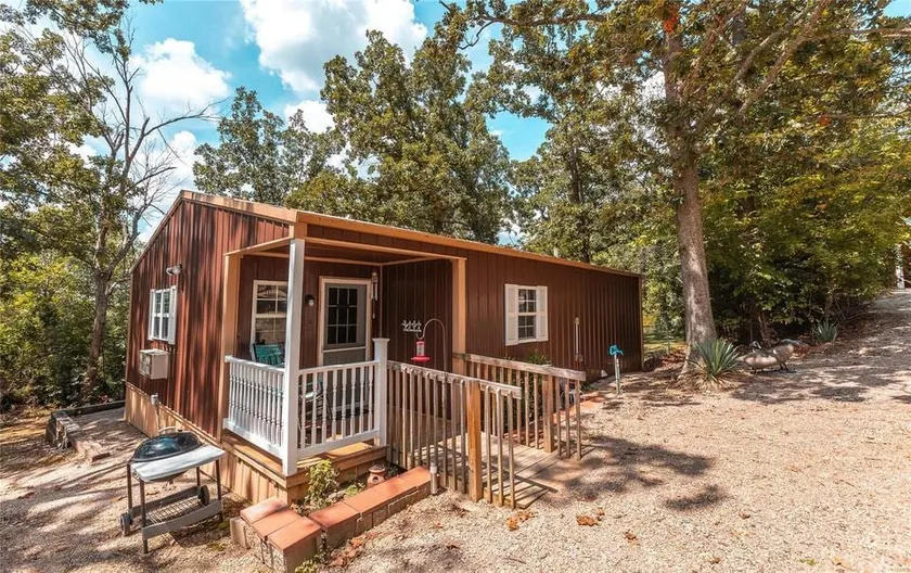 Dragonfly Meadows Guesthouse - Image 1