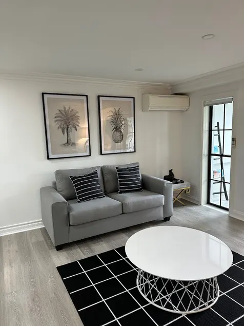 Quiet, spacious & central - Image 1