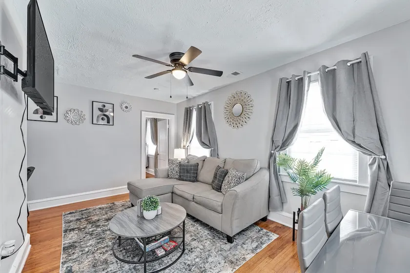 City Bliss: Stylish 1BR Escape - Image 1