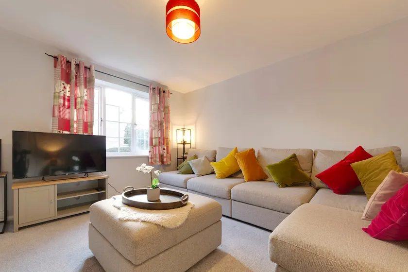 Spacious and cozy flat with Free Parking - Image 1