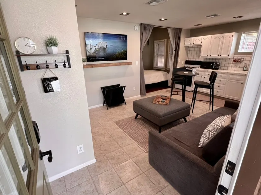 Downtown Studio - Woodland Historic District - Image 1