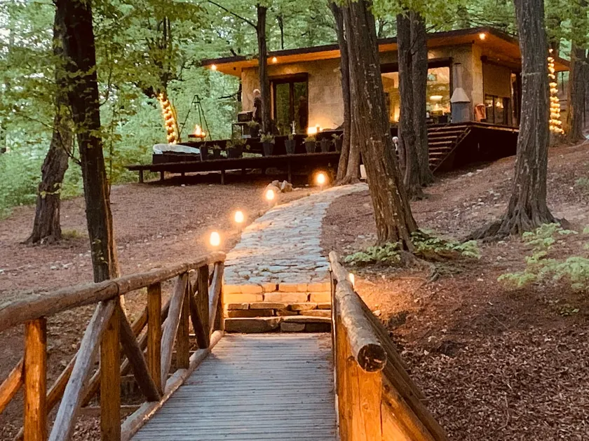 Luxury Lake House & Glamping - Image 1