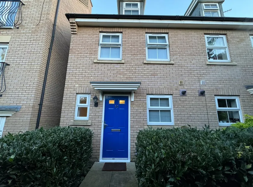 Modern TownHouse - 3 bed 2.5 bath 2 Private Gated Parking - Image 1